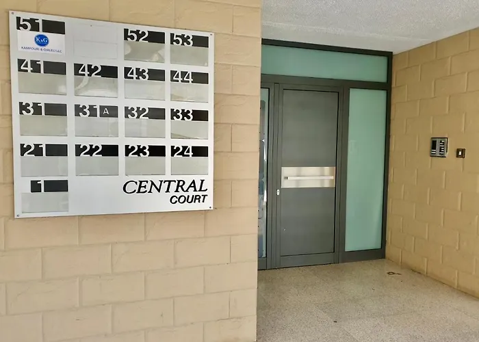 2-bedroom In Center דירה