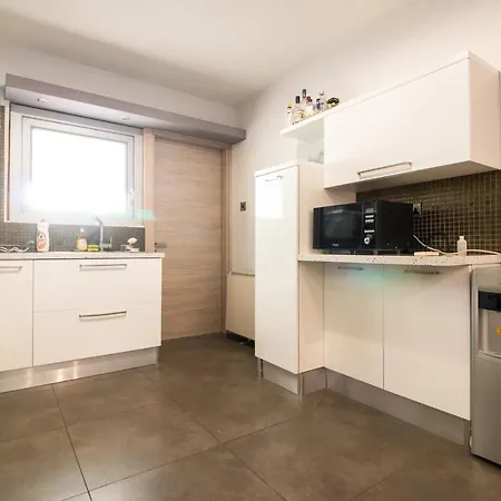 2-bedroom In Center Διαμέρισμα
