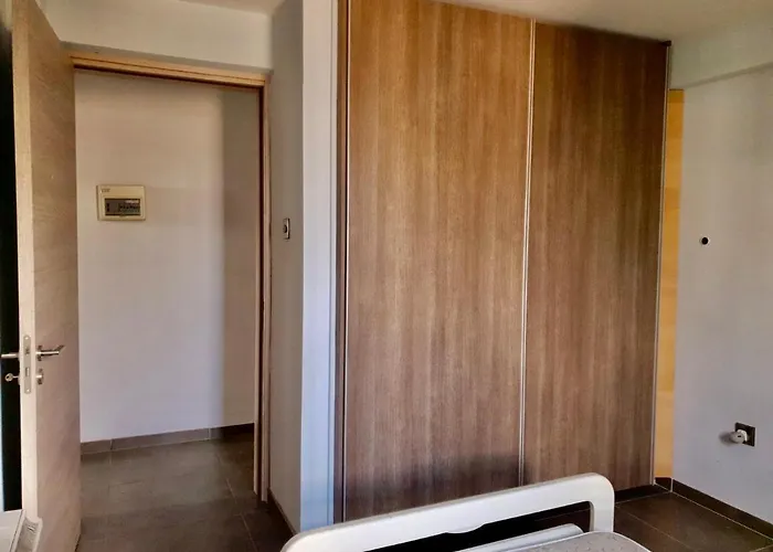 2-bedroom In Center *